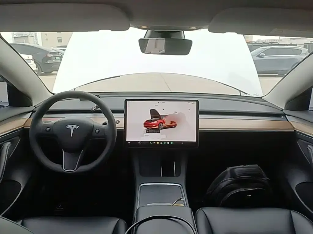 Tesla Model 3 — фото 8