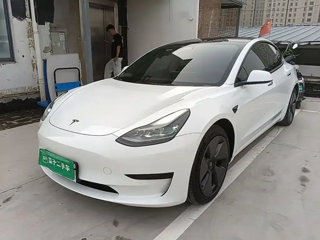 Tesla Model 3 — фото 10