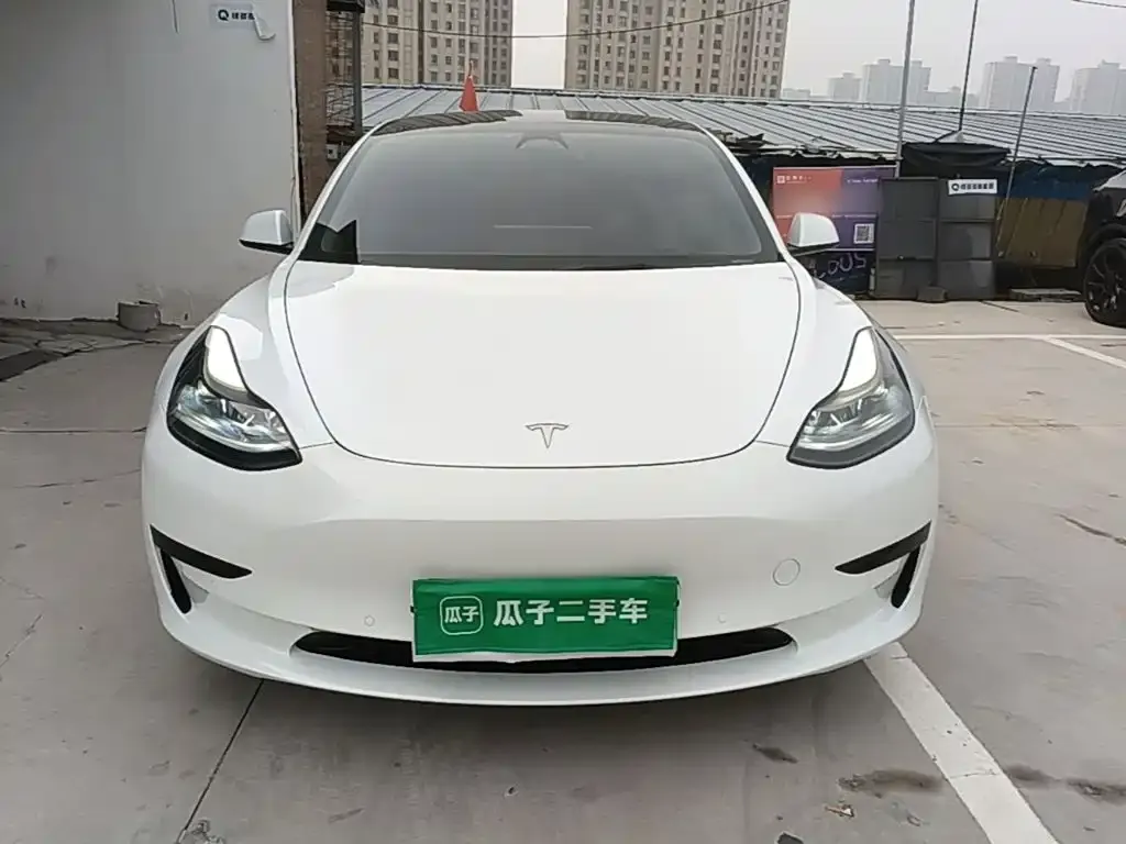 Tesla Model 3 — фото 9