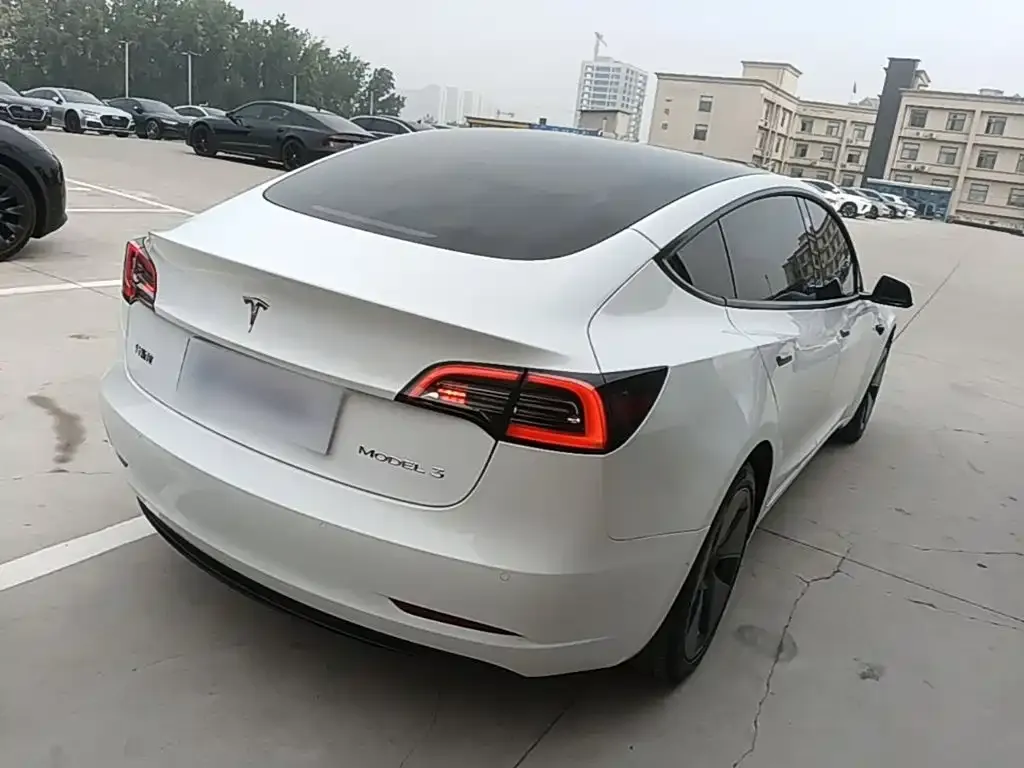 Tesla Model 3 — фото 7