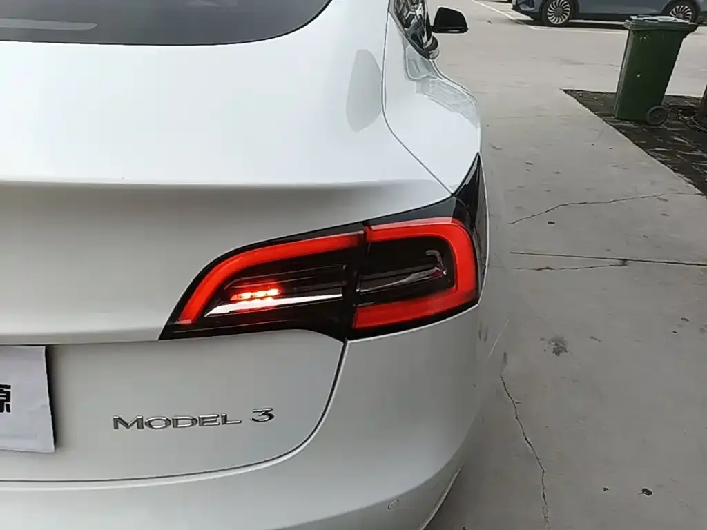 Tesla Model 3 — фото 2
