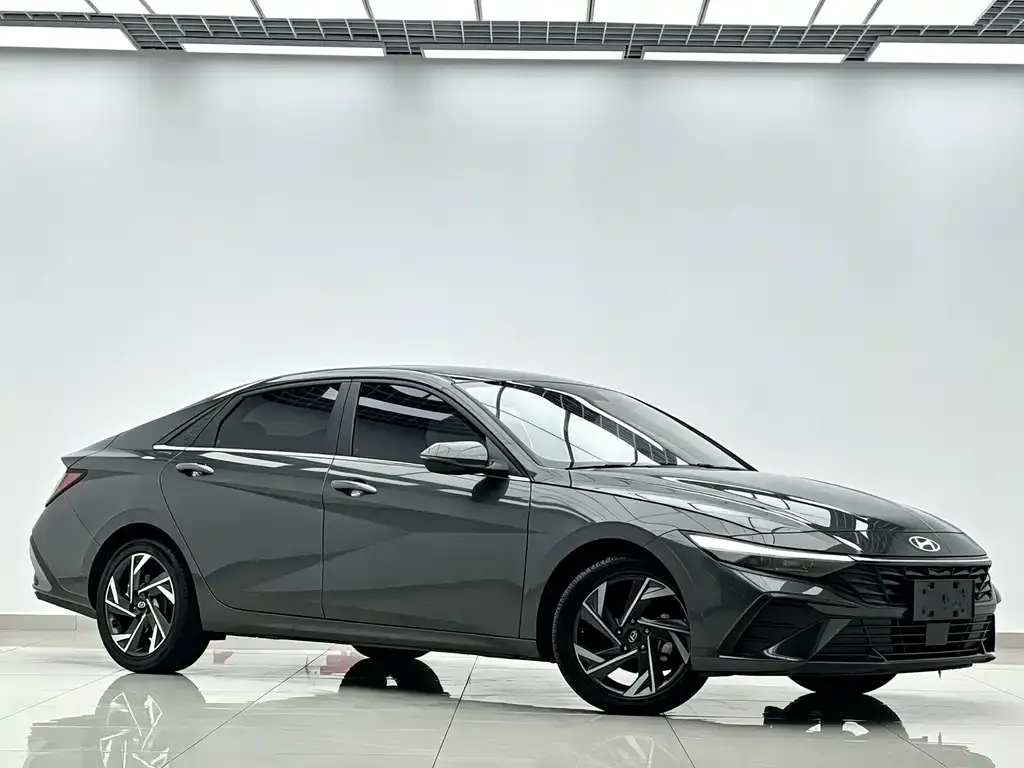 Hyundai Elantra — фото 4