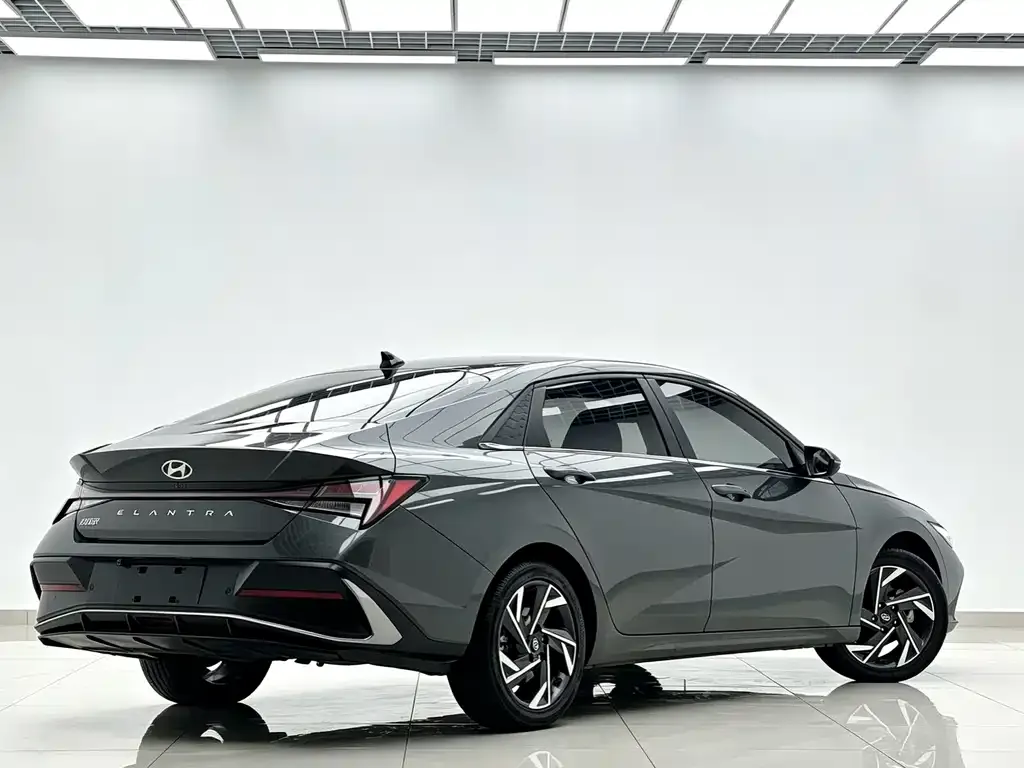 Hyundai Elantra — фото 9