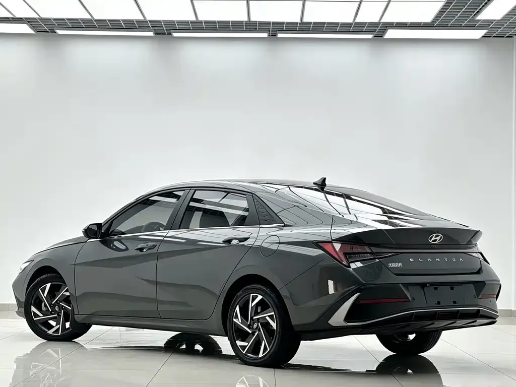Hyundai Elantra — фото 5