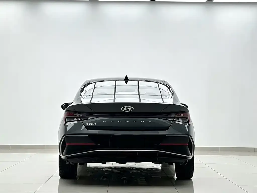 Hyundai Elantra — фото 3