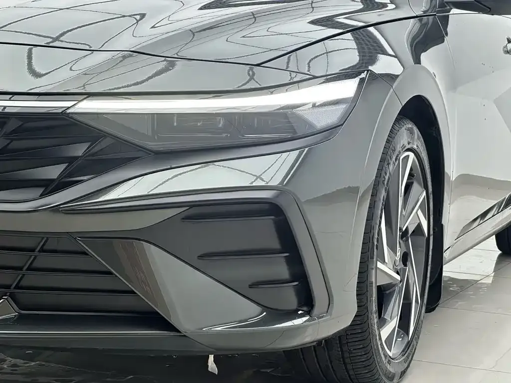 Hyundai Elantra — фото 8