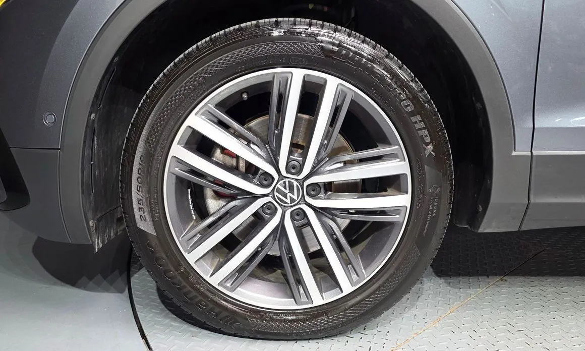 Volkswagen Tiguan — фото 10