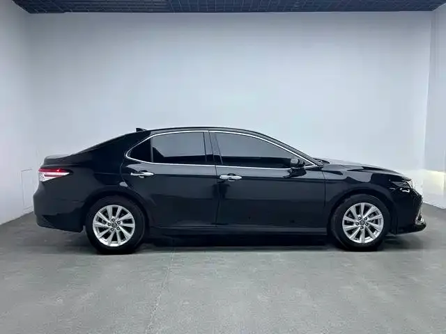 Toyota Camry — фото 6