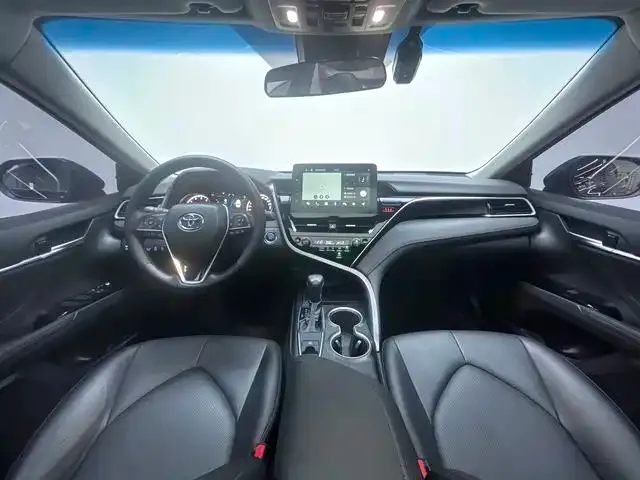 Toyota Camry — фото 10