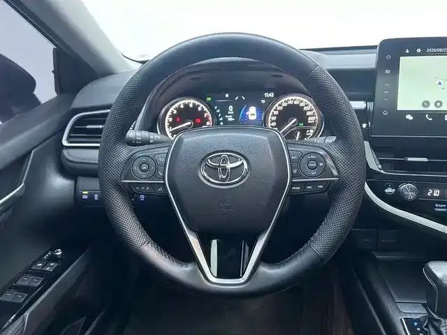 Toyota Camry — фото 3