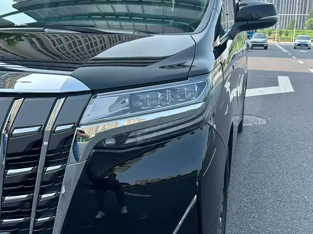 Toyota Alphard — фото 7
