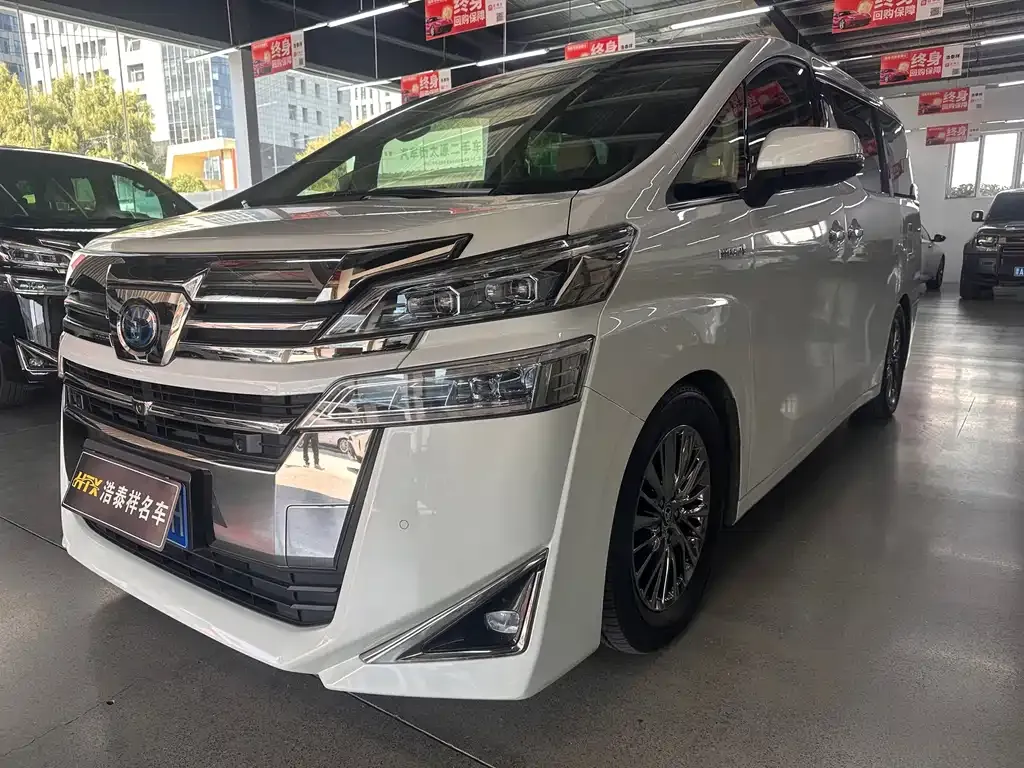 Toyota Vellfire — фото 1