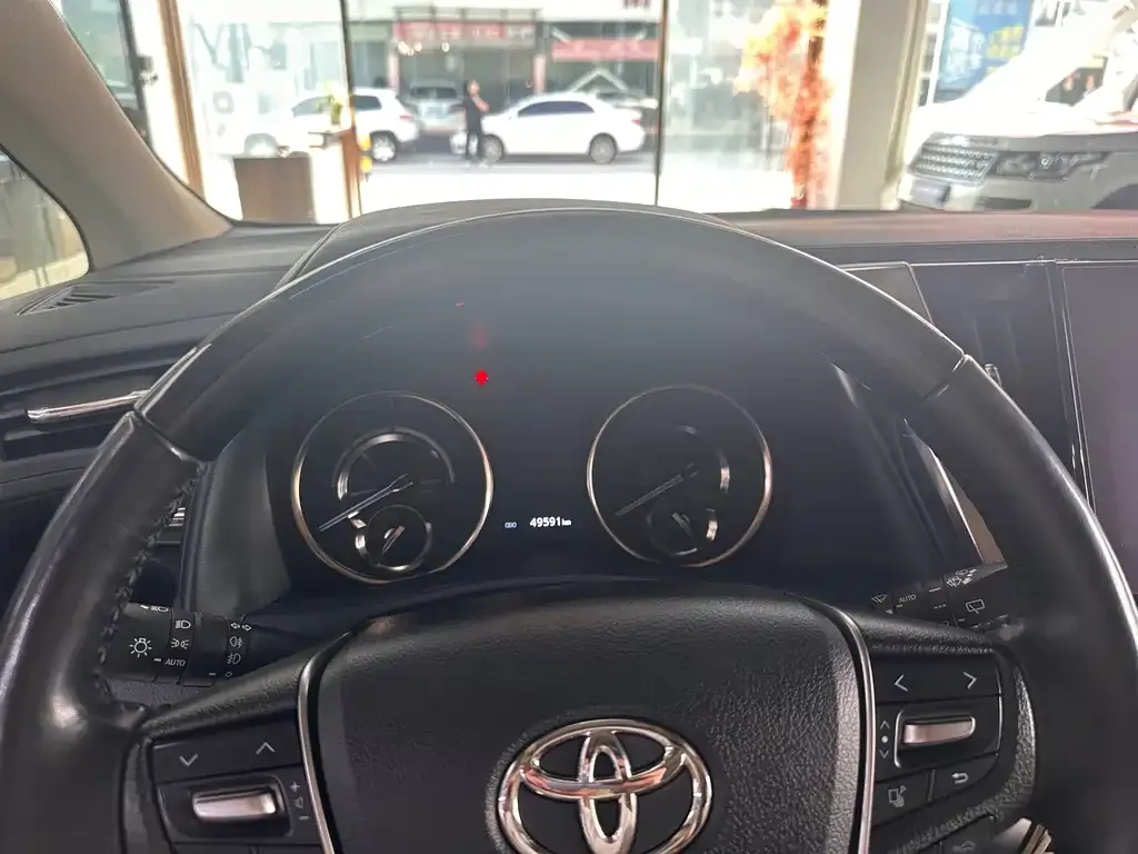 Toyota Vellfire — фото 2