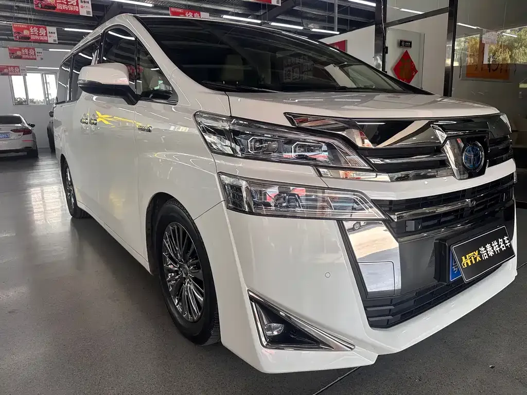 Toyota Vellfire — фото 4