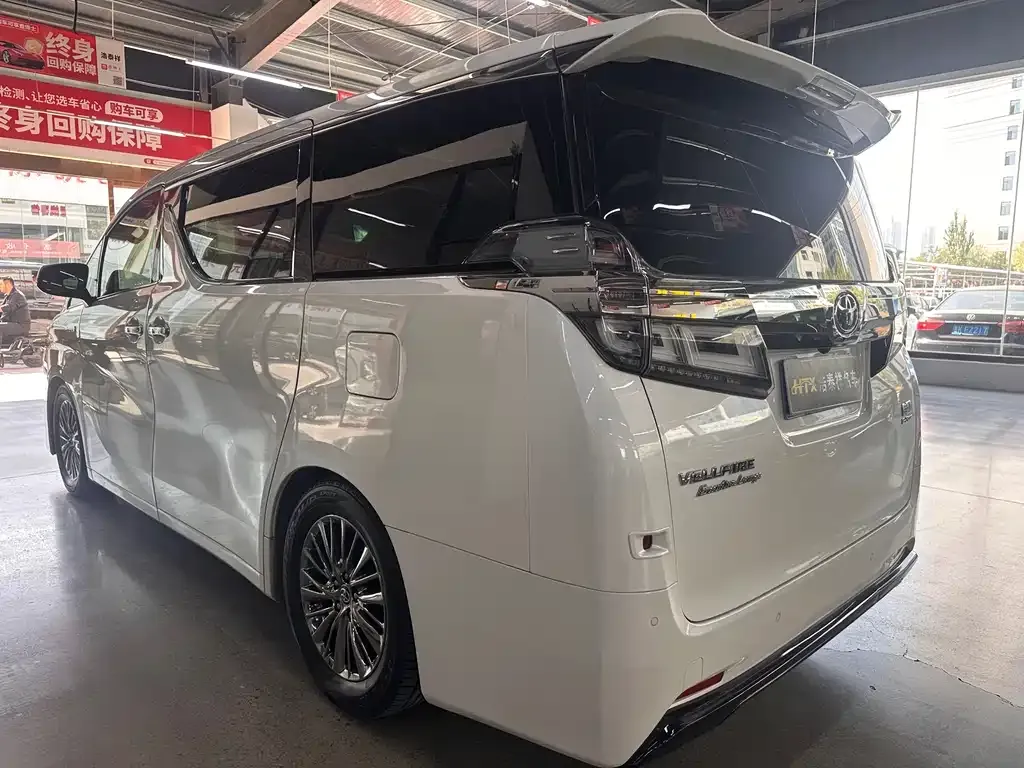 Toyota Vellfire — фото 6