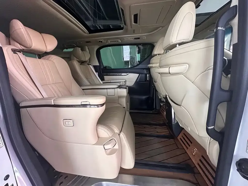 Toyota Vellfire — фото 7