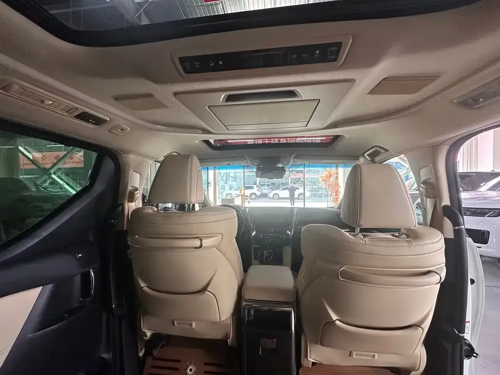 Toyota Vellfire — фото 10