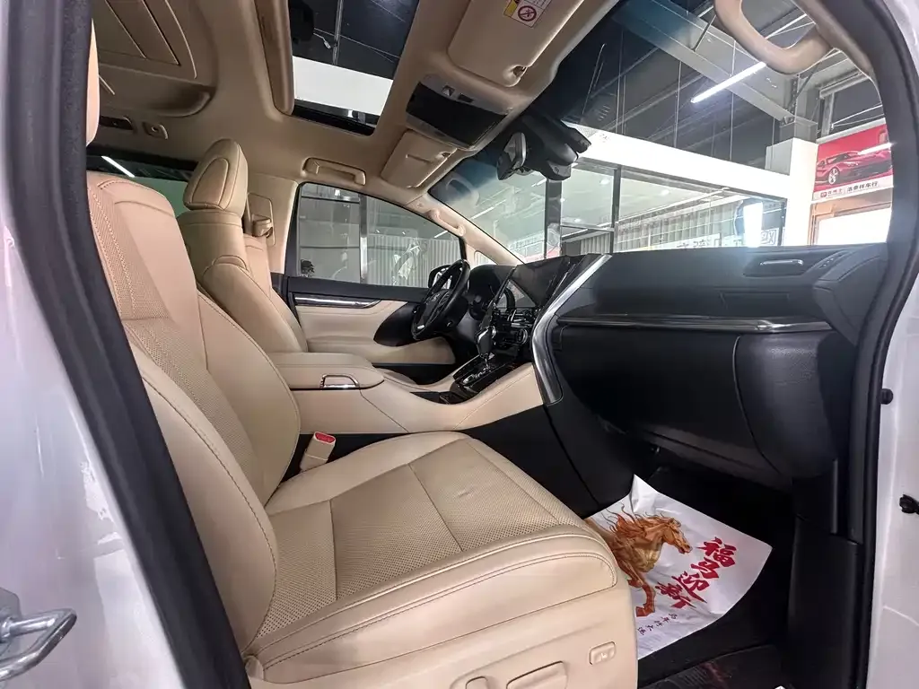 Toyota Vellfire — фото 3