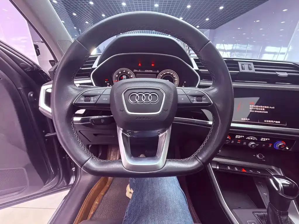 Audi Q3 — фото 10