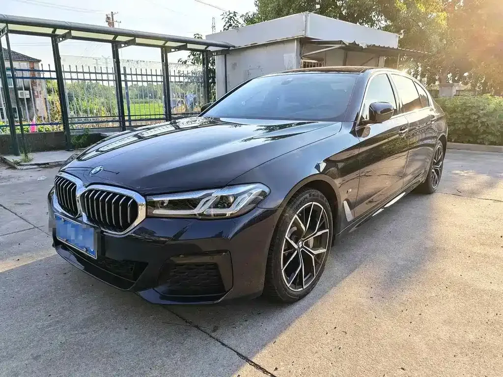 BMW 5 Series — фото 1