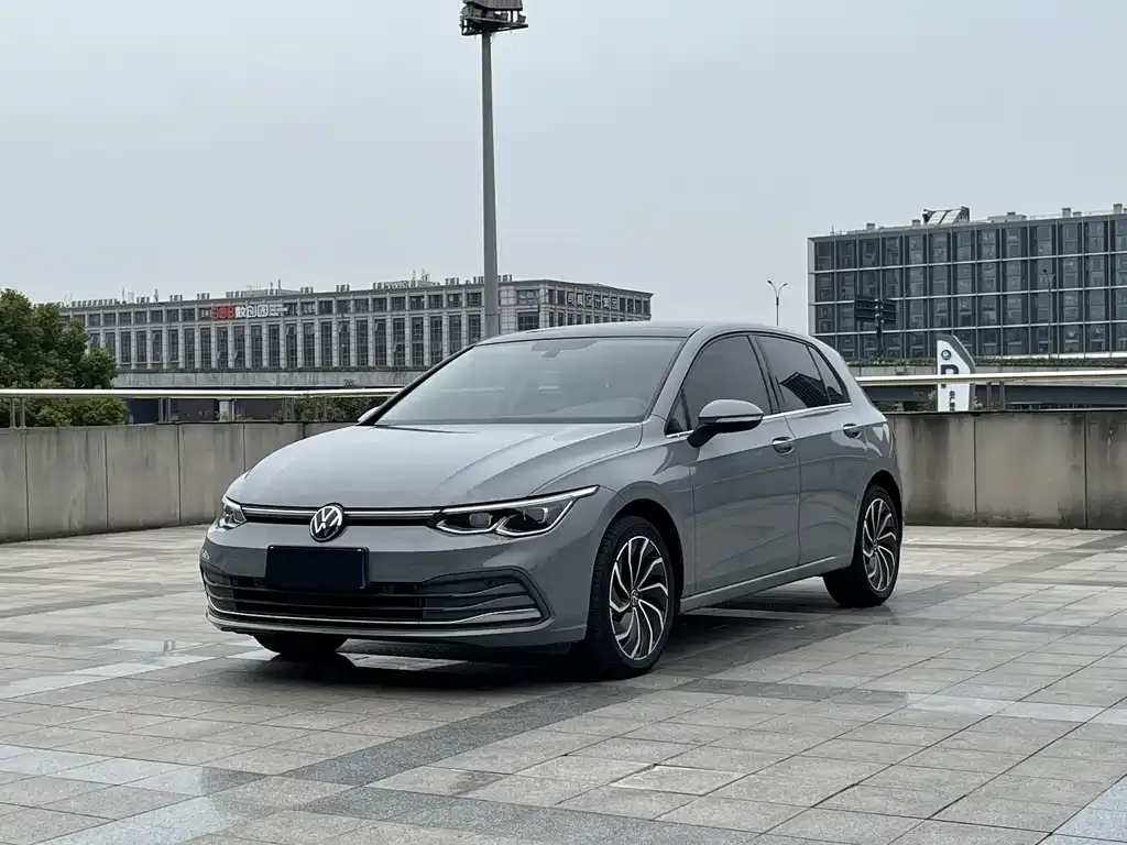 Volkswagen Golf — фото 1