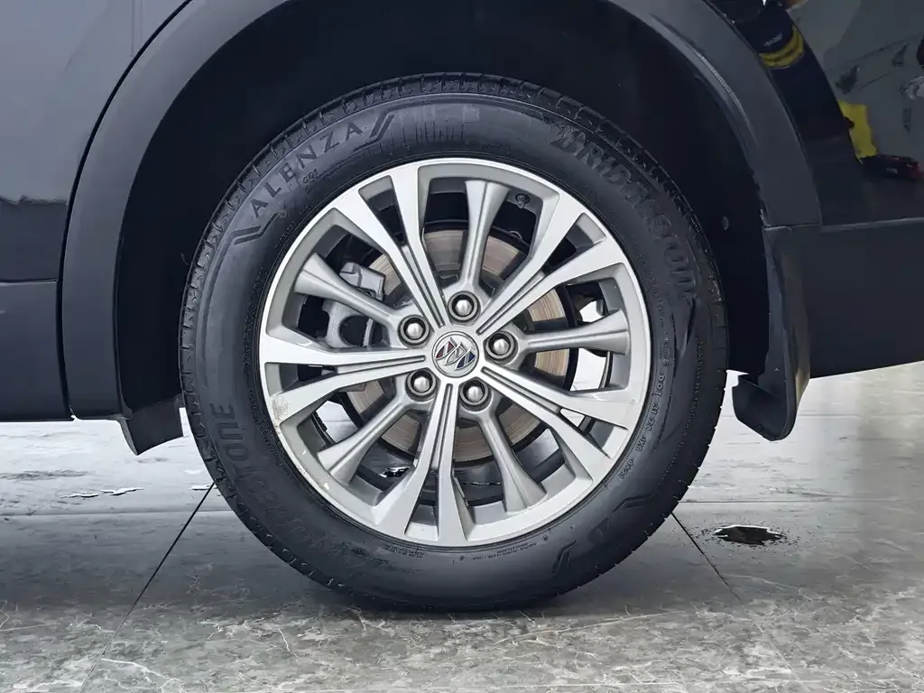 Buick Envision Plus — фото 10