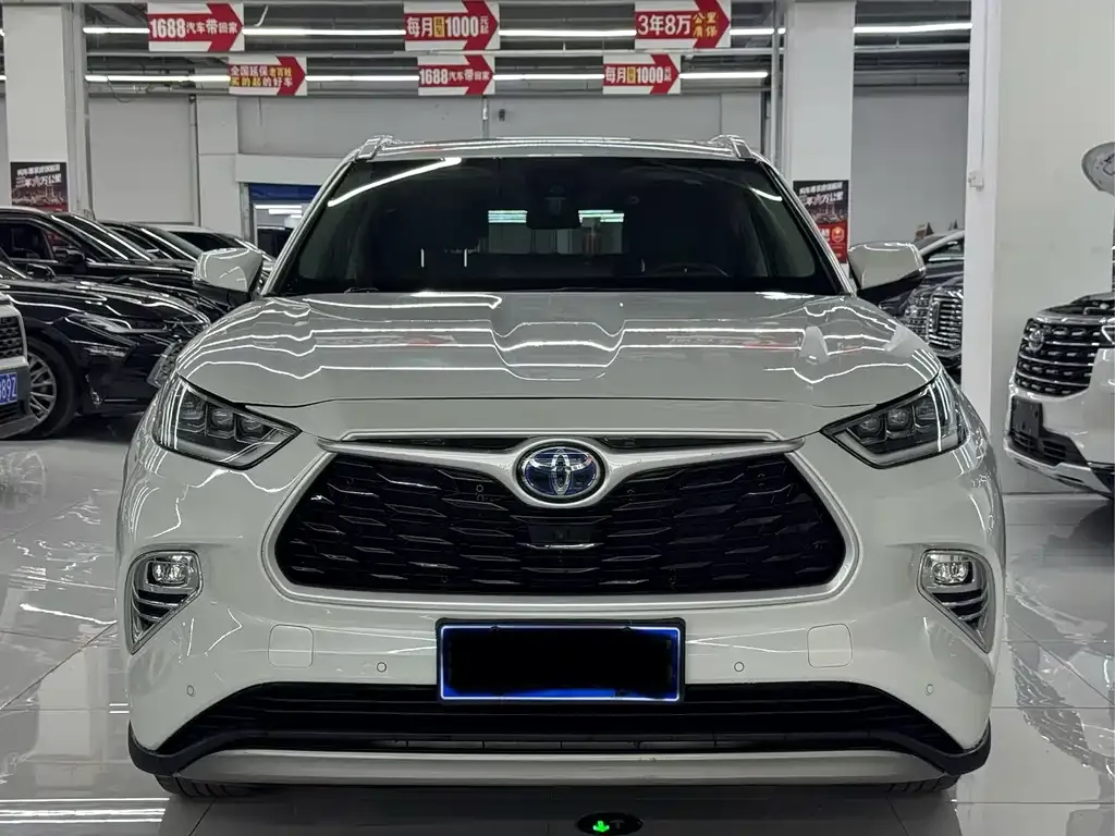 Toyota Highlander — фото 1