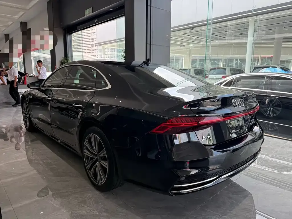 Audi A7L — фото 10