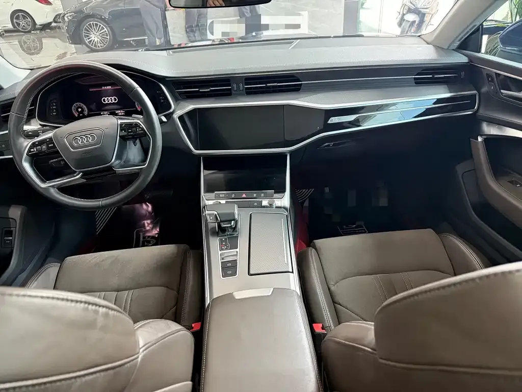 Audi A7L — фото 2