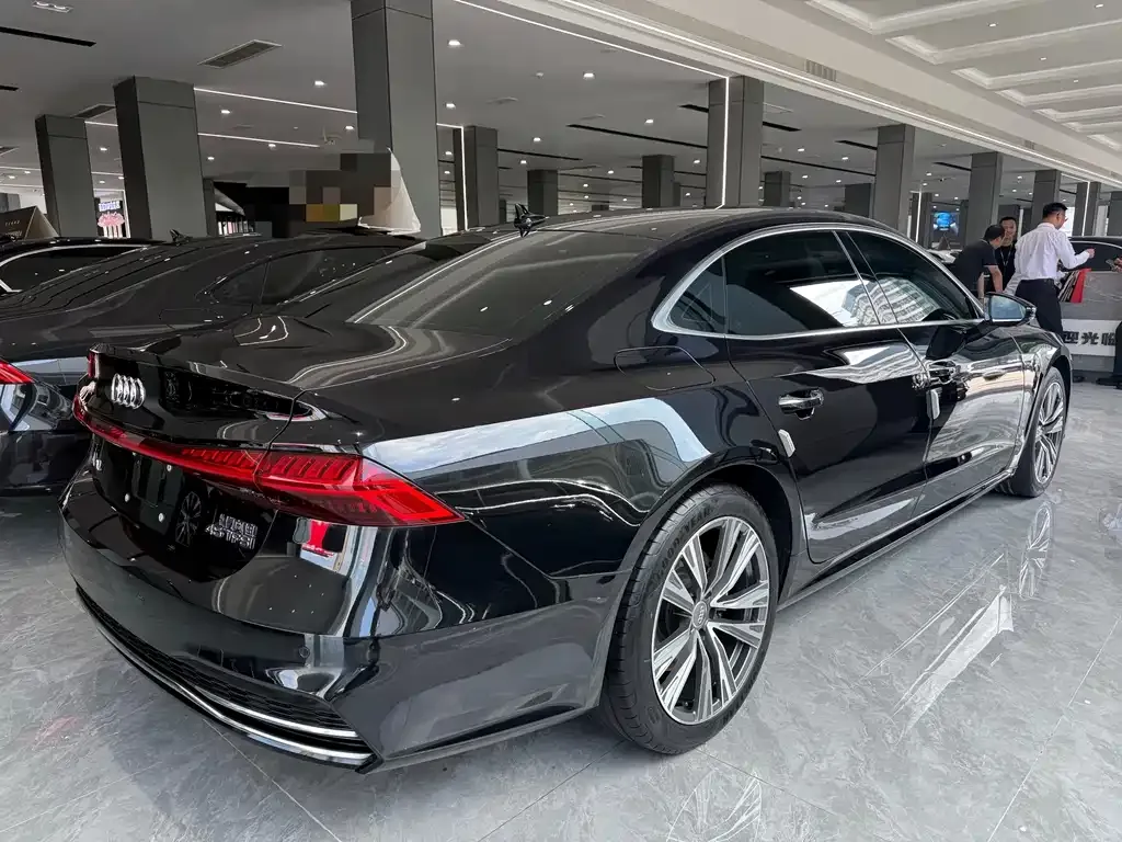 Audi A7L — фото 6
