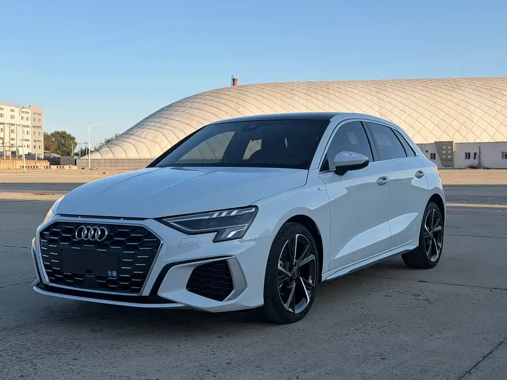Audi A3 — фото 1