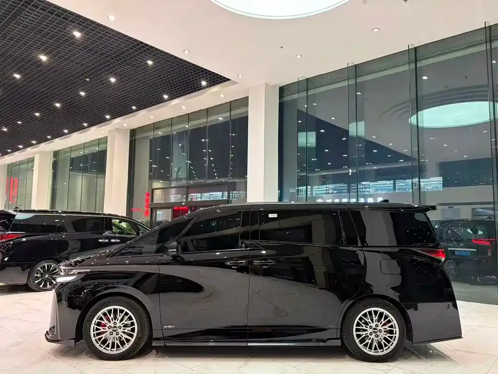 Toyota Vellfire — фото 7