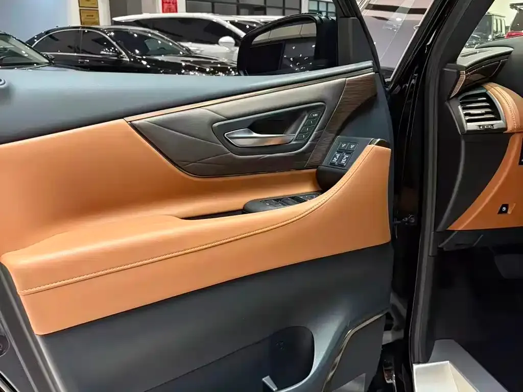 Toyota Vellfire — фото 9