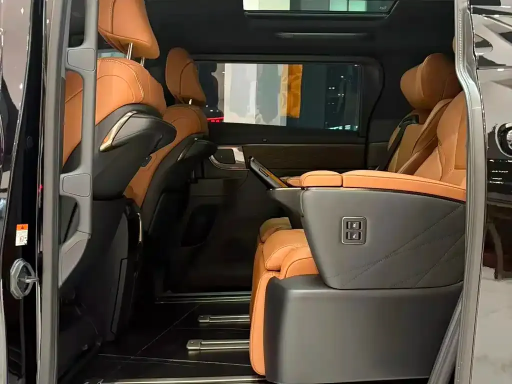 Toyota Vellfire — фото 10