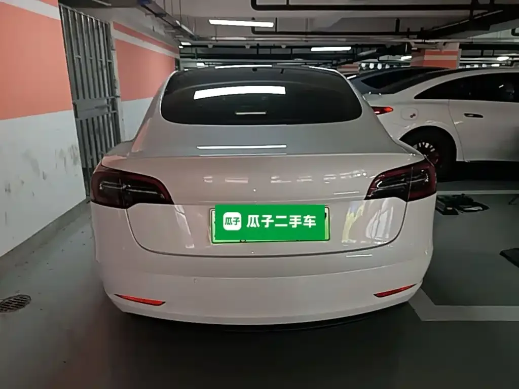 Tesla Model 3 — фото 9