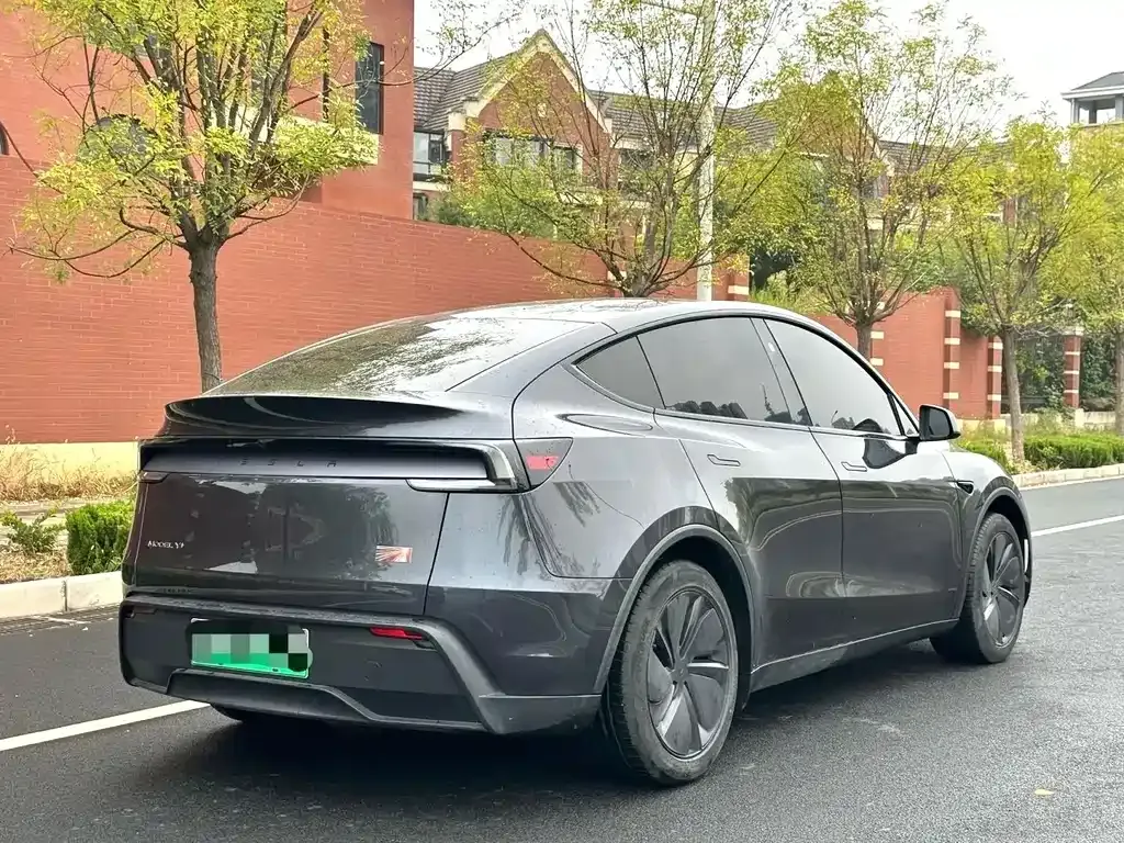 Tesla Model Y — фото 5