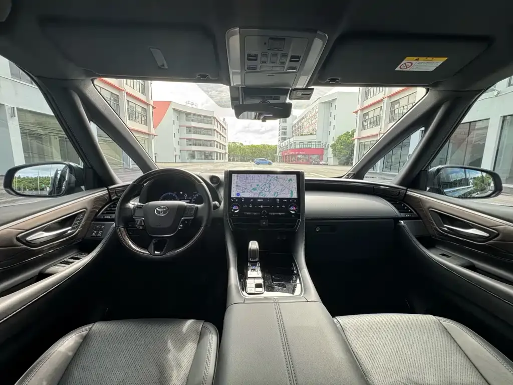Toyota Alphard — фото 7