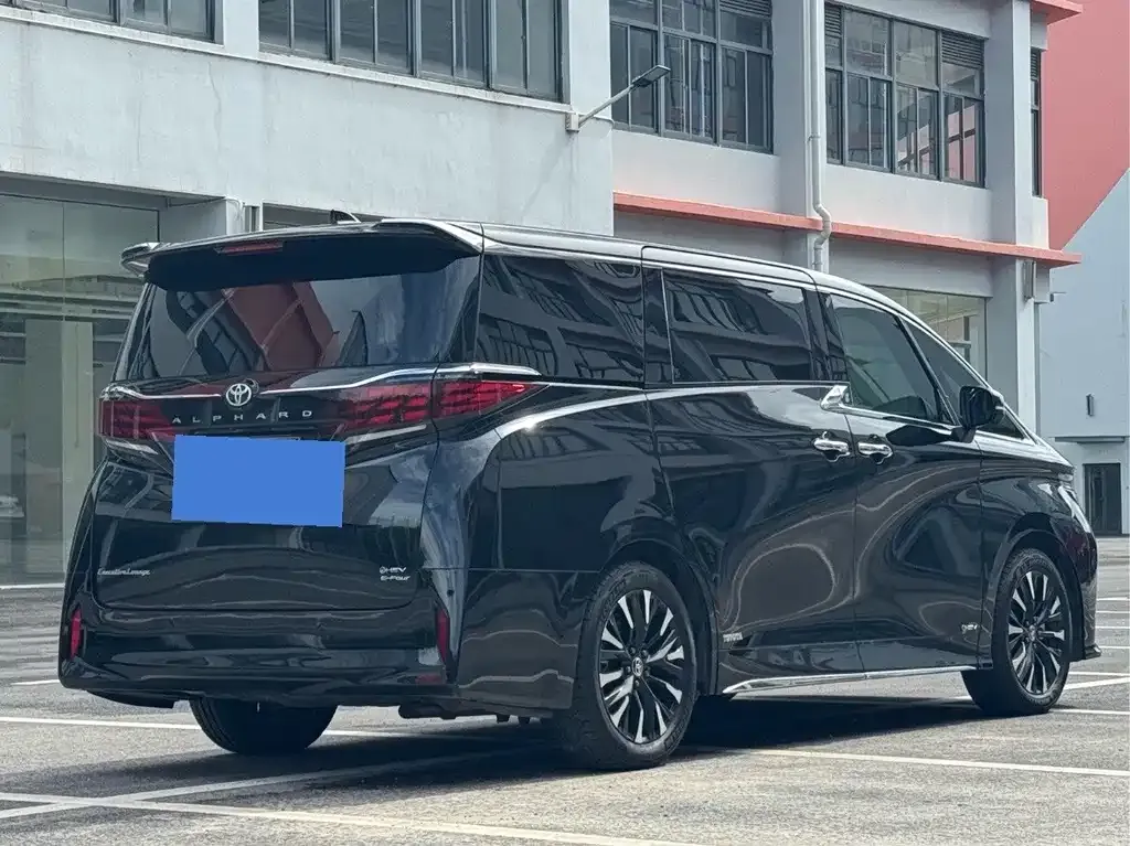 Toyota Alphard — фото 5