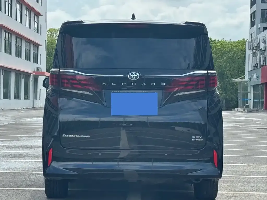 Toyota Alphard — фото 4