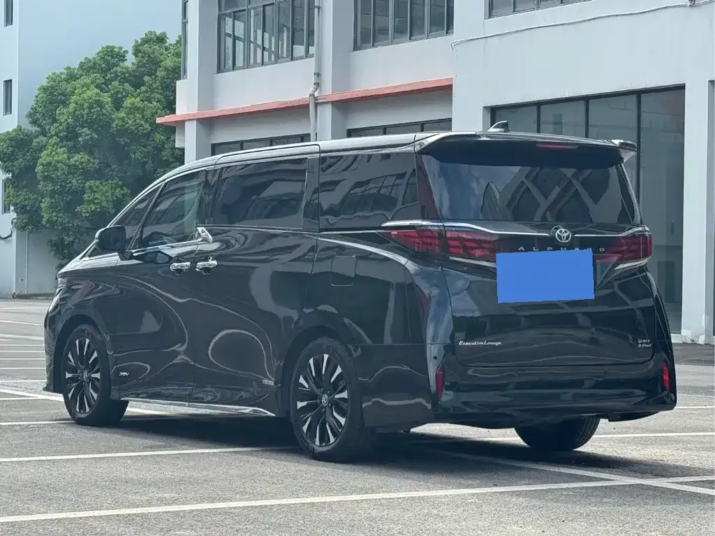 Toyota Alphard — фото 8