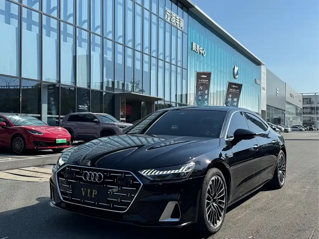 Audi A7L — фото 1