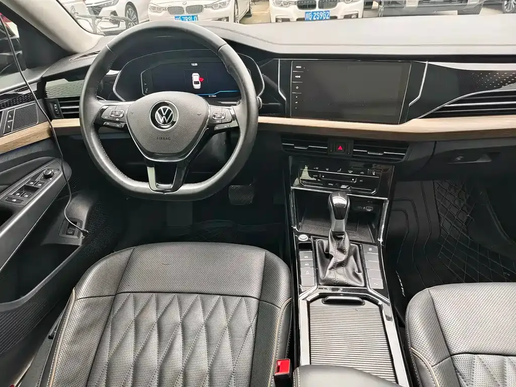 Volkswagen Passat — фото 10
