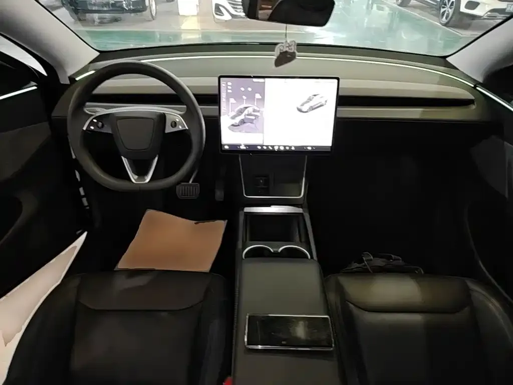 Tesla Model Y — фото 6
