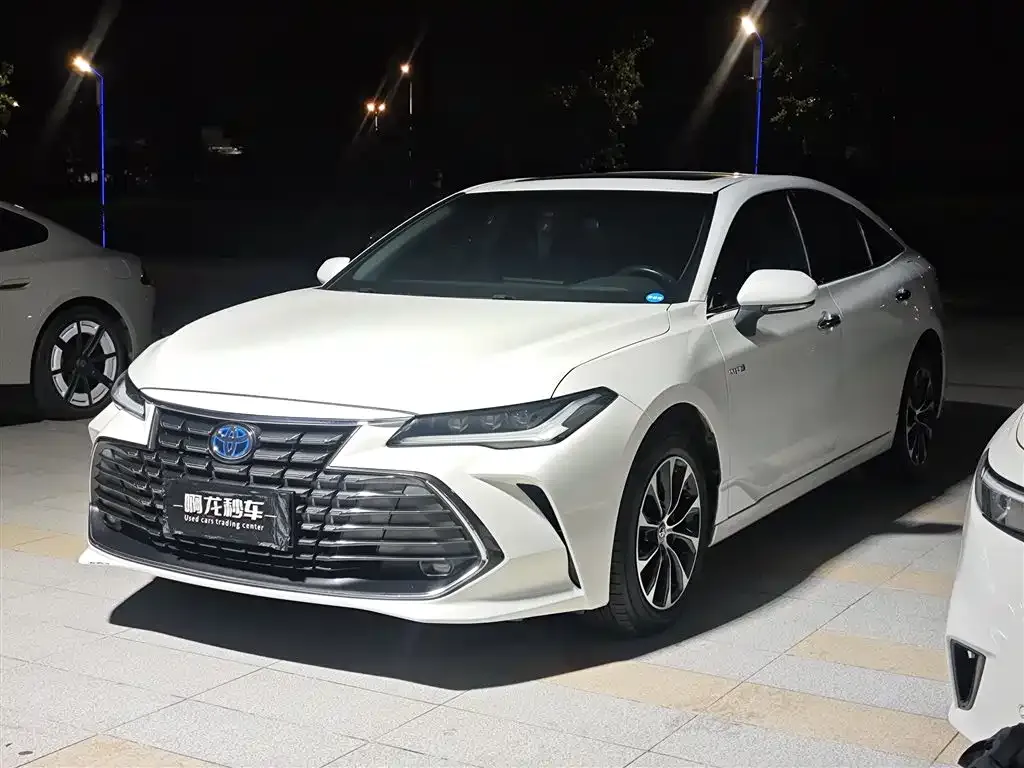 Toyota Avalon — фото 1