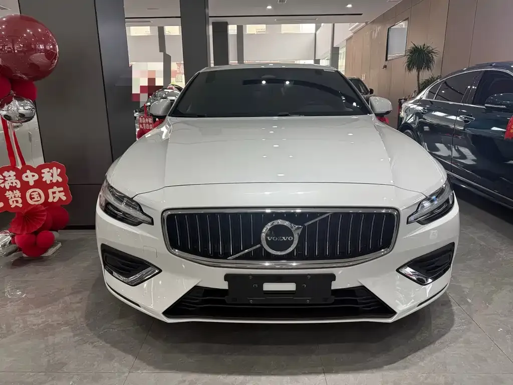 Volvo S60 — фото 10