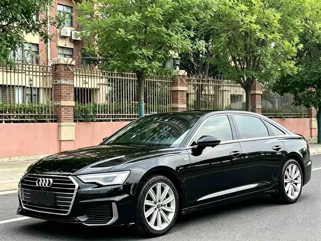 Audi A6L — фото 1
