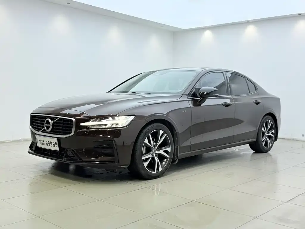 Volvo S60 — фото 1