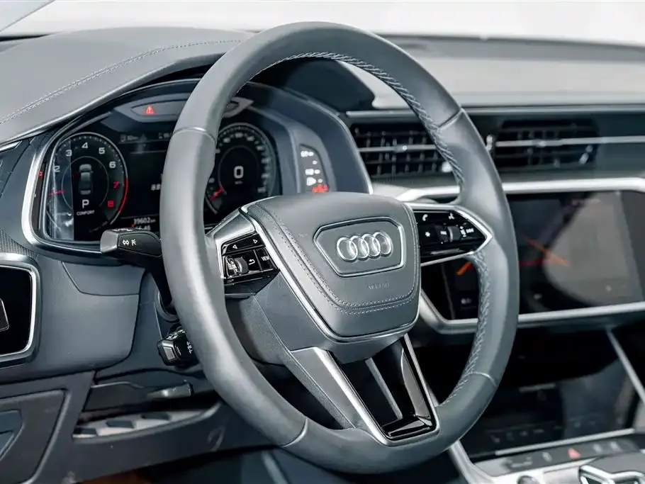 Audi A6L — фото 8