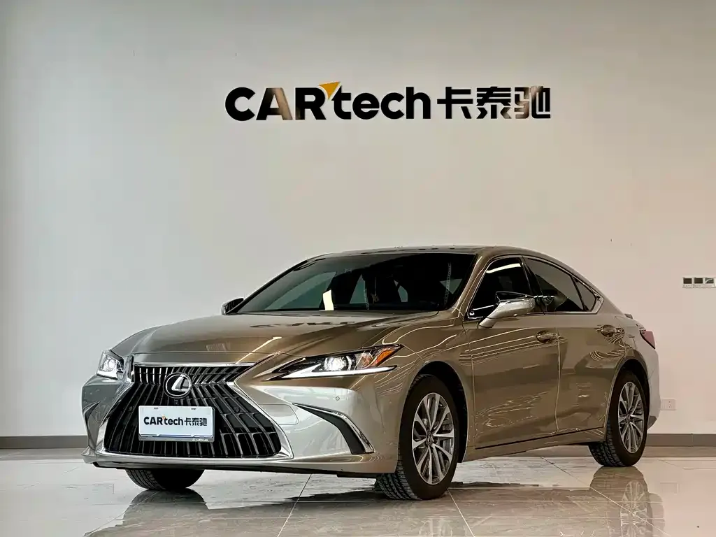Lexus ES — фото 1