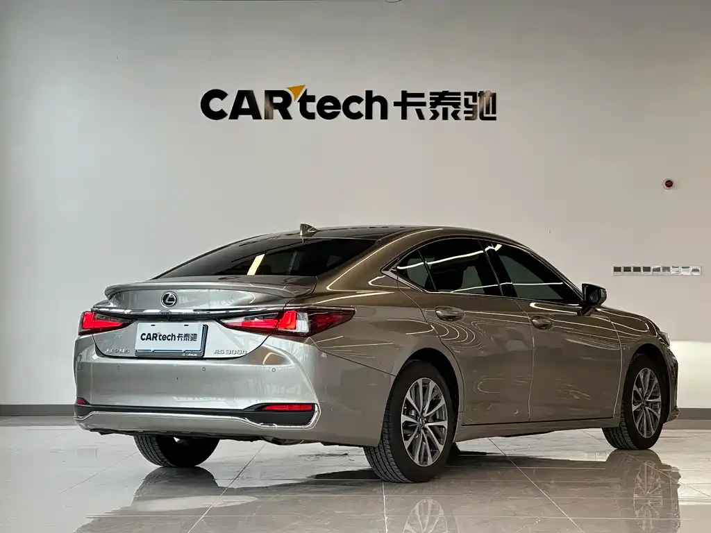 Lexus ES — фото 2
